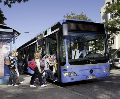 Kindersicherung im Reisebus
