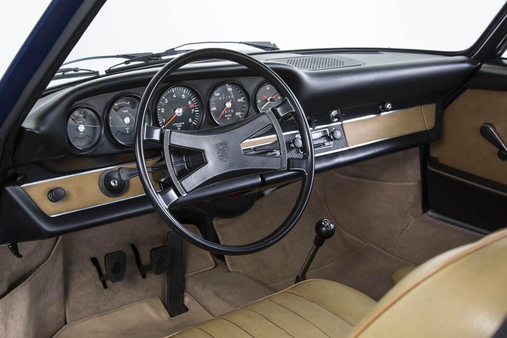 Porsche fertigt 911-Armaturentafel nach