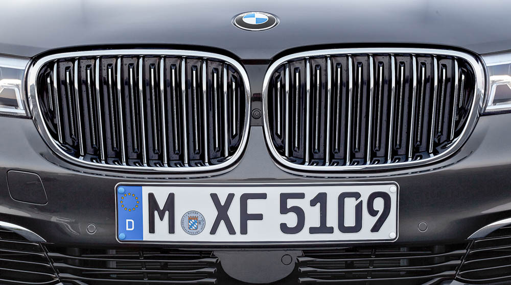“Schotten dicht. Die Kühlergrill Lamellen sind aktiv gesteuert. Das verbessert die Aerodynamik.”