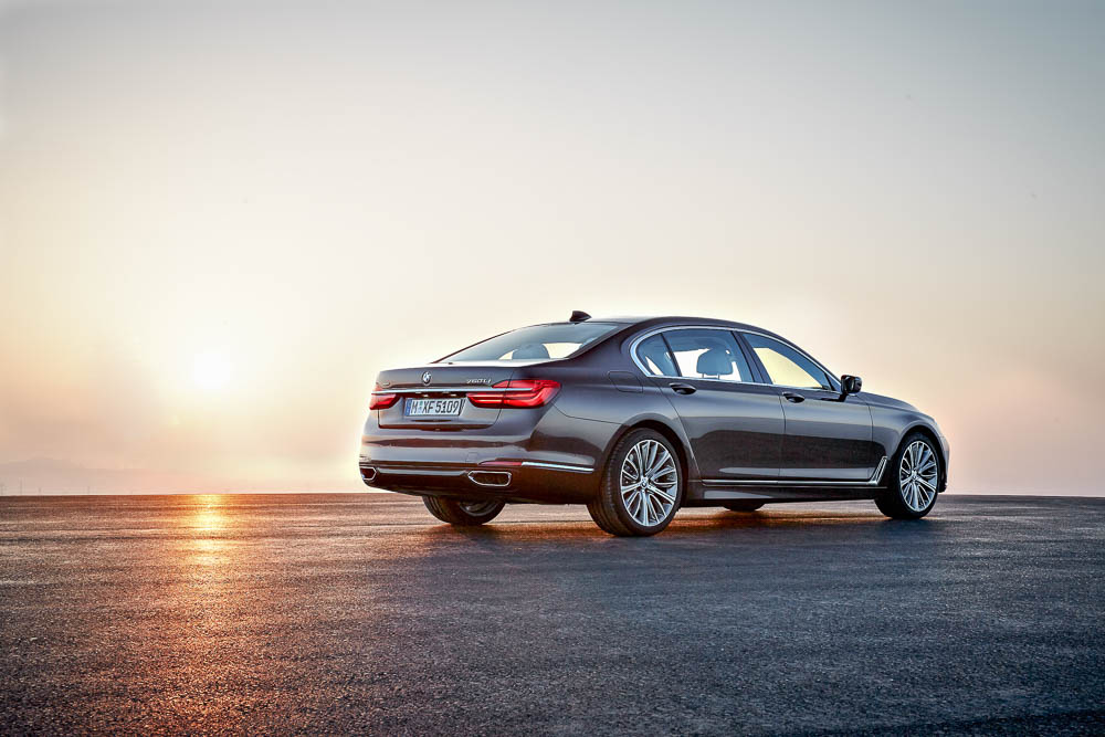 “Du erinnerst mich an... , hier ist jetzt Phantasie gefragt aber so ganz unbekannt sind die Linien des neuen BMW nicht.”