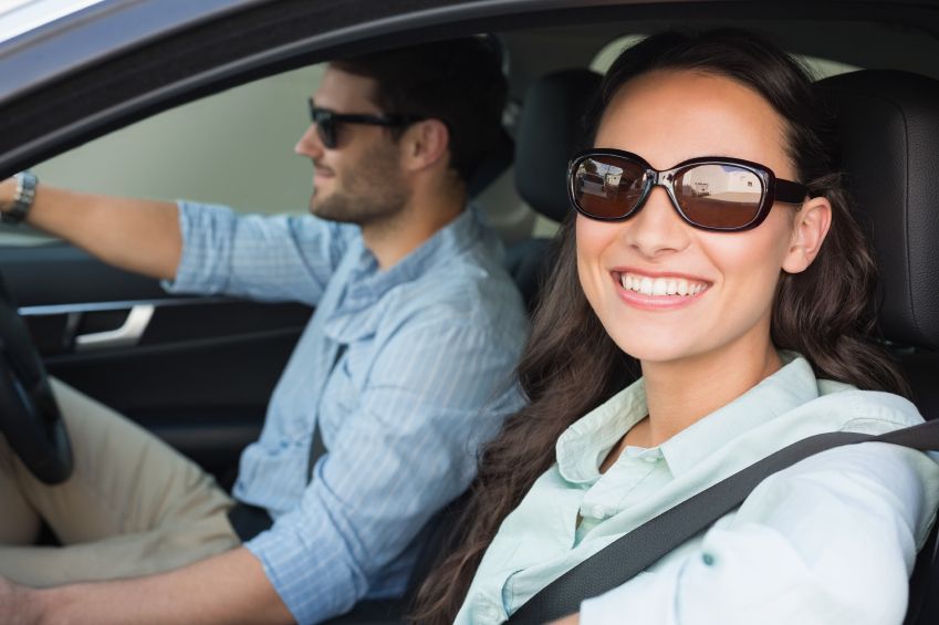 Der richtige Sonnenschutz beim Autofahren