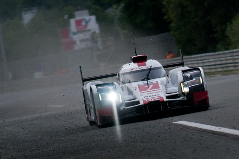 Le Mans 2015: Zwei Porsche ganz vorn