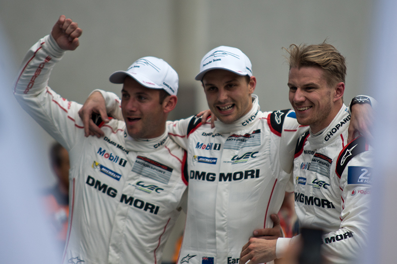 Le Mans 2015: Zwei Porsche ganz vorn