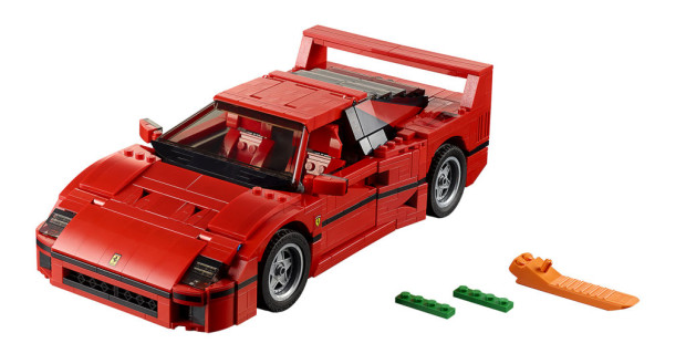 Der LEGO Ferrari F40 ist 8cm hoch, 27cm lang und 14cm breit