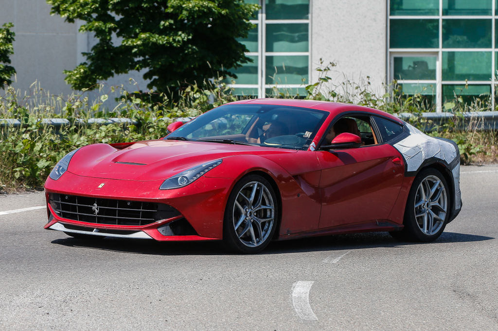 Erwischt: Erlkönig Ferrari F12 M