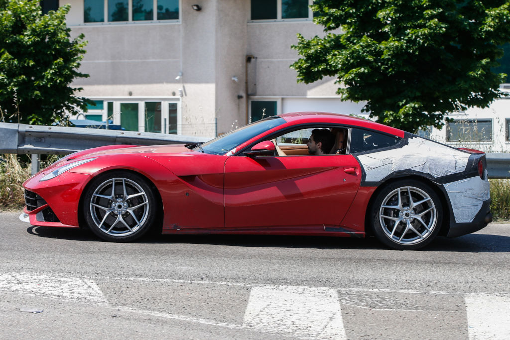 Erwischt: Erlkönig Ferrari F12 M