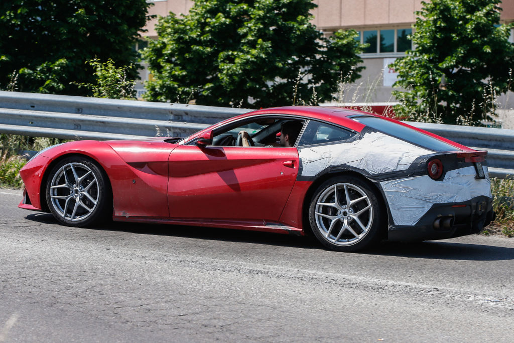 Erwischt: Erlkönig Ferrari F12 M