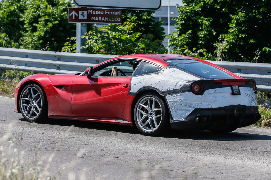 Erwischt: Erlkönig Ferrari F12 M