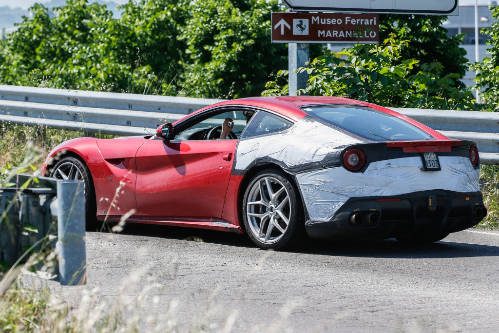 Erwischt: Erlkönig Ferrari F12 M