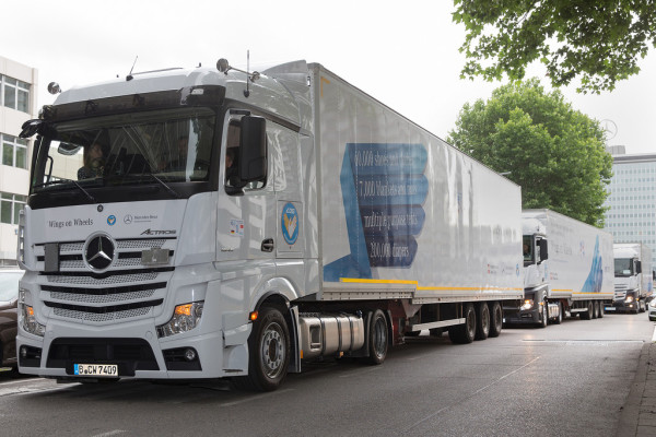 Daimler Trucks unterstützt Hilfskonvoi in syrische Flüchtlingslager in der Türkei