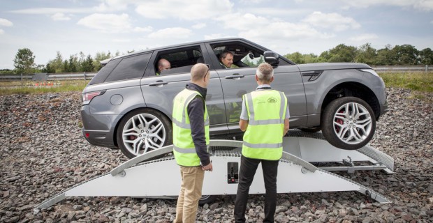Jaguar Land Rover: Automatismen im Auto