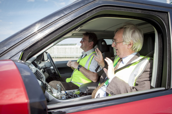Jaguar Land Rover: Automatismen im Auto