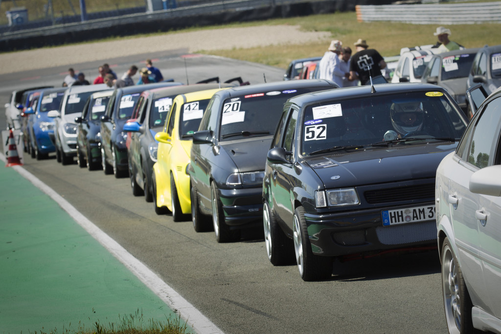 Opel-Treffen in Oschersleben: Alles so schön bunt hier