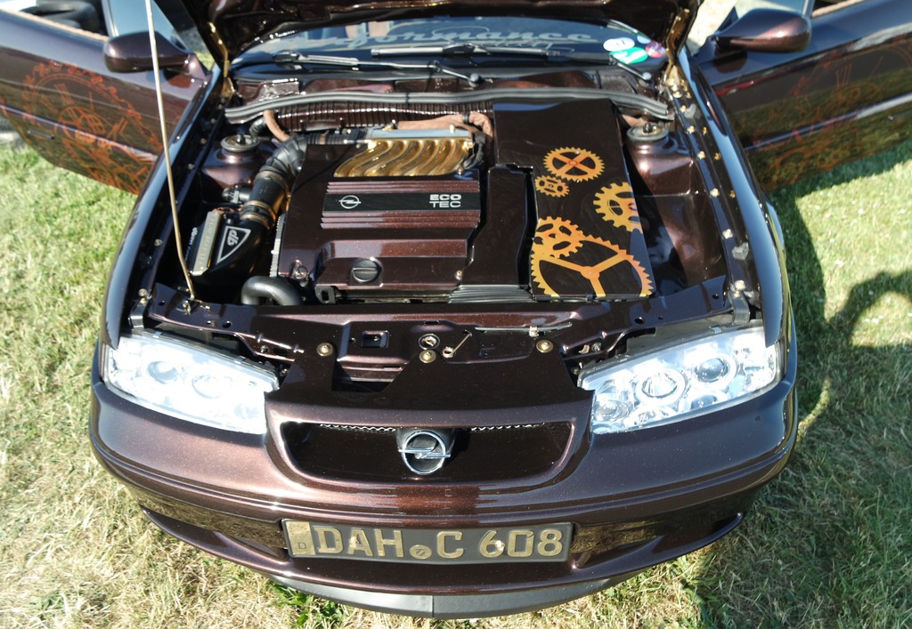 Opel-Treffen in Oschersleben: Alles so schön bunt hier