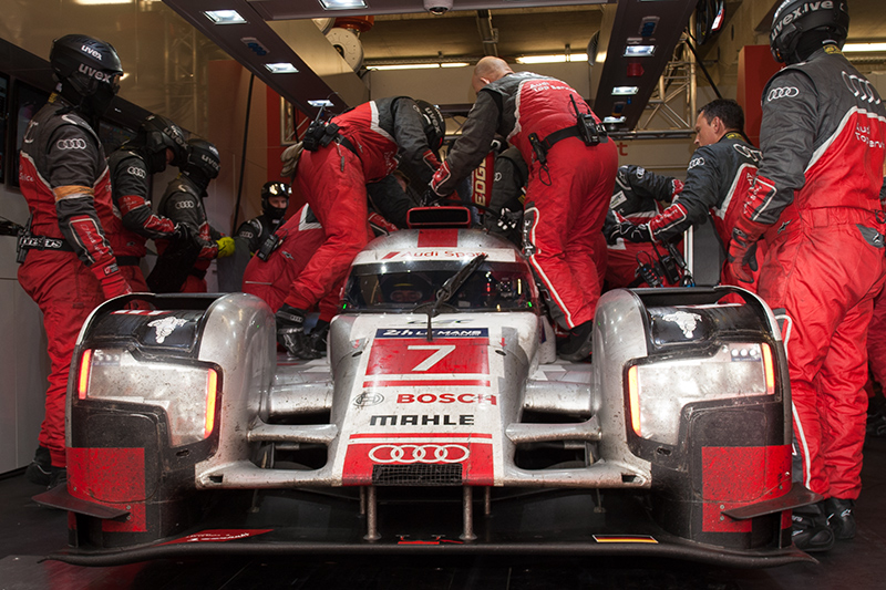 Le Mans 2015: Zwei Porsche ganz vorn