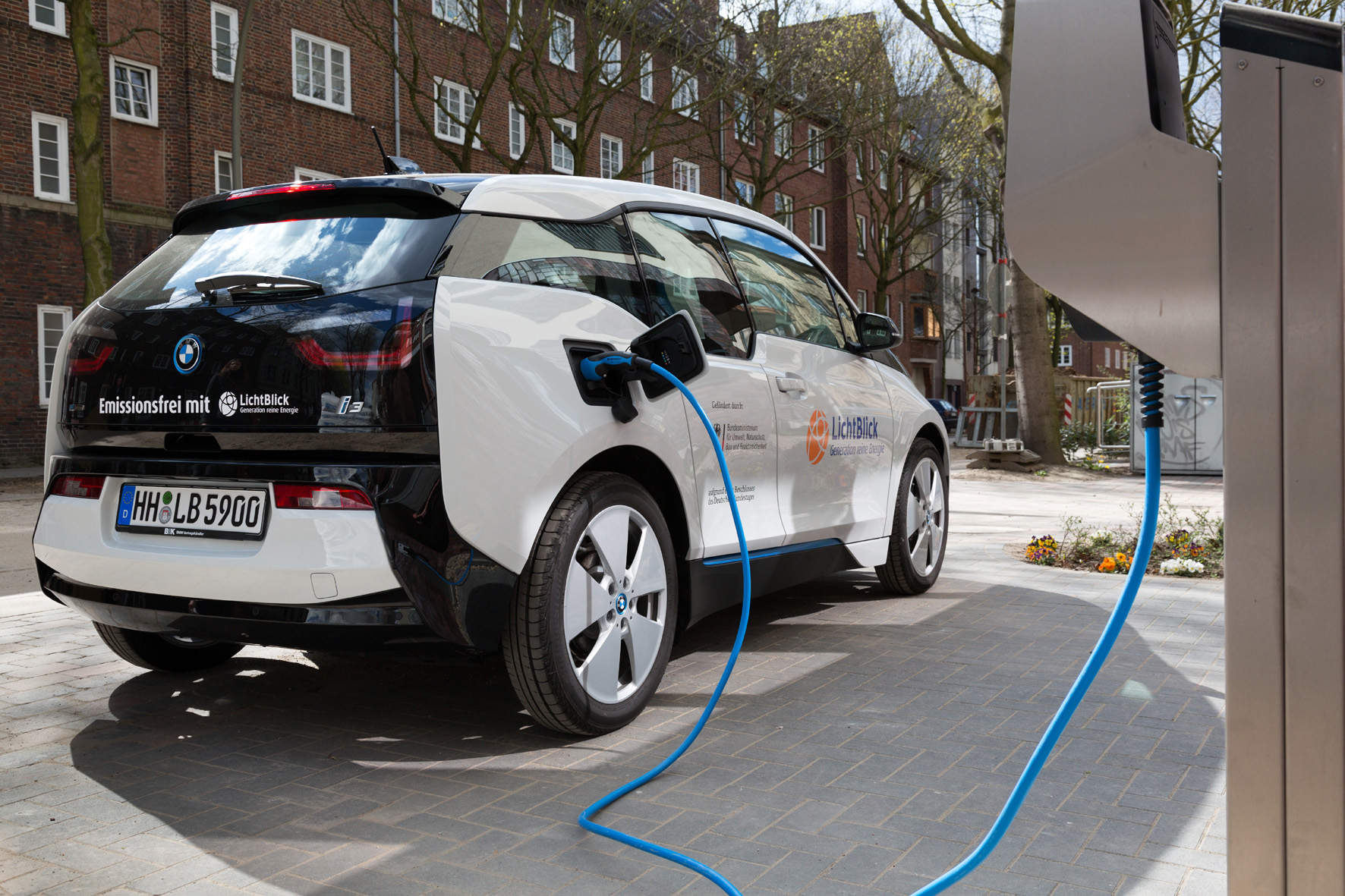 Mit dem eigenen E-Auto Geld verdienen
