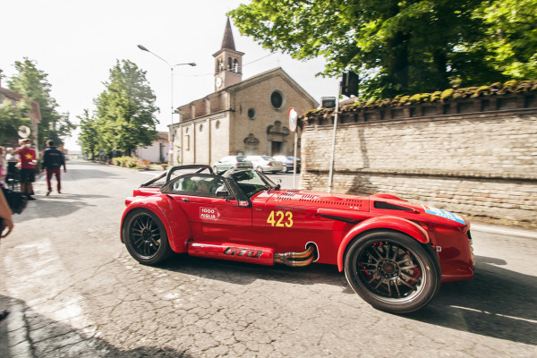 Donkervoort zähmt das Biest - geringfügig