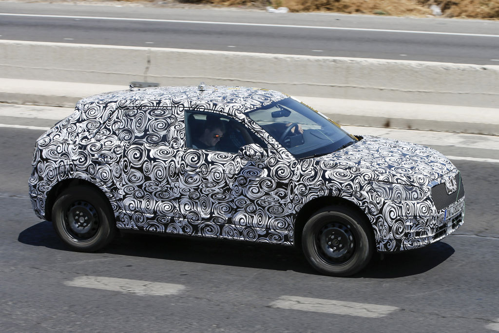 ....wohl eher auf dem MQB-Baukasten. Deutlich ist das Sportback-Design zu erkennen, das so Typisch für Audi ist.
