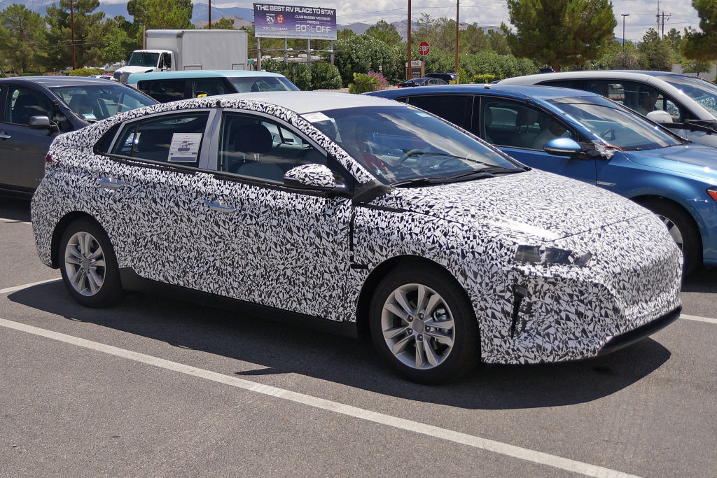 Näher am direkten Konkurrenten Prius war noch keiner, zumindest vom Design.
