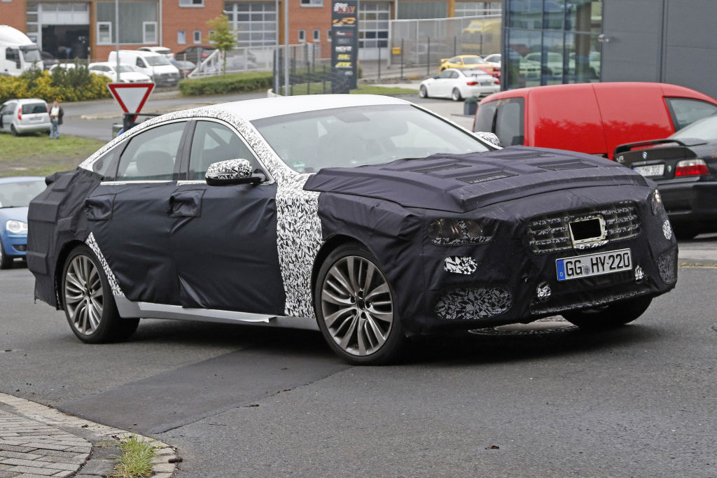 Aktuell wird der Genesis mit einem V6 und V8 Sauger befeuert. Zu erwarten ist...