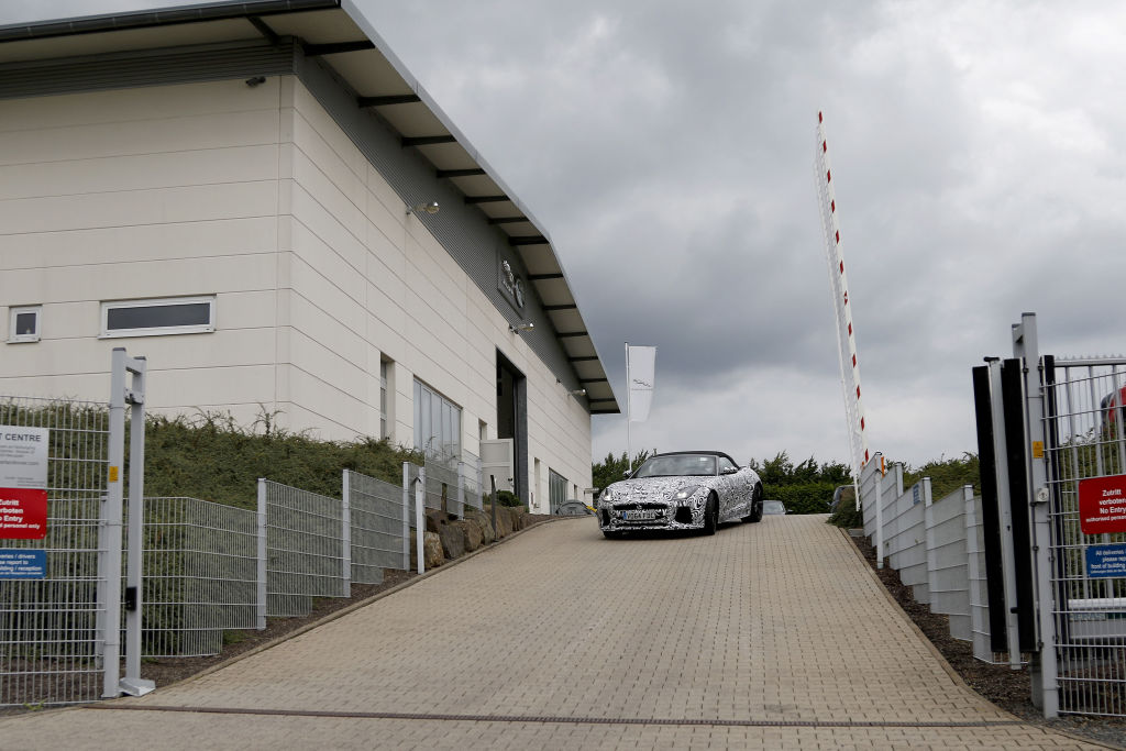 Der Jaguar F-Type wurde 2012 in der Cabrio-Version vorgestellt, das Coupé folgte 2013, die Markteinführung Mitte 2014.