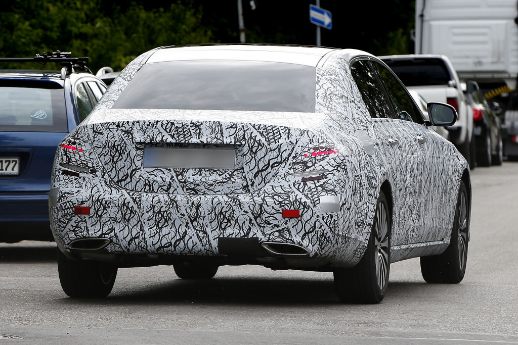 So ist es nur Logisch, dass Mercedes das Super-Luxus-Segment auch nach unten belegen möchte.