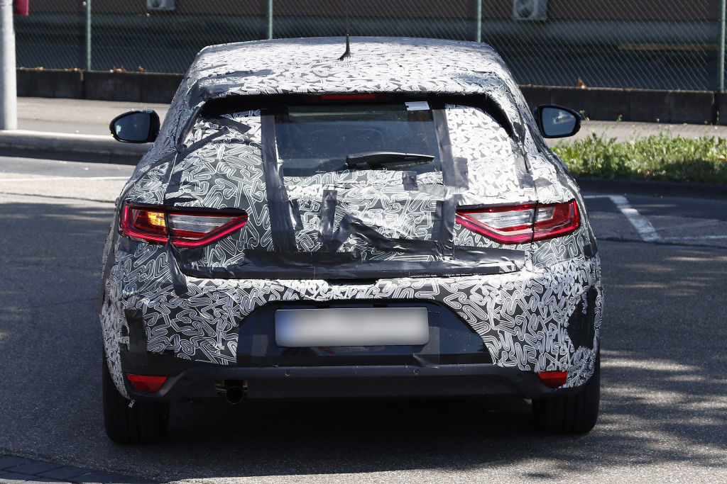 Deutlich moderner und dynamischer erinnert der erste Anblick an den Seat Leon.