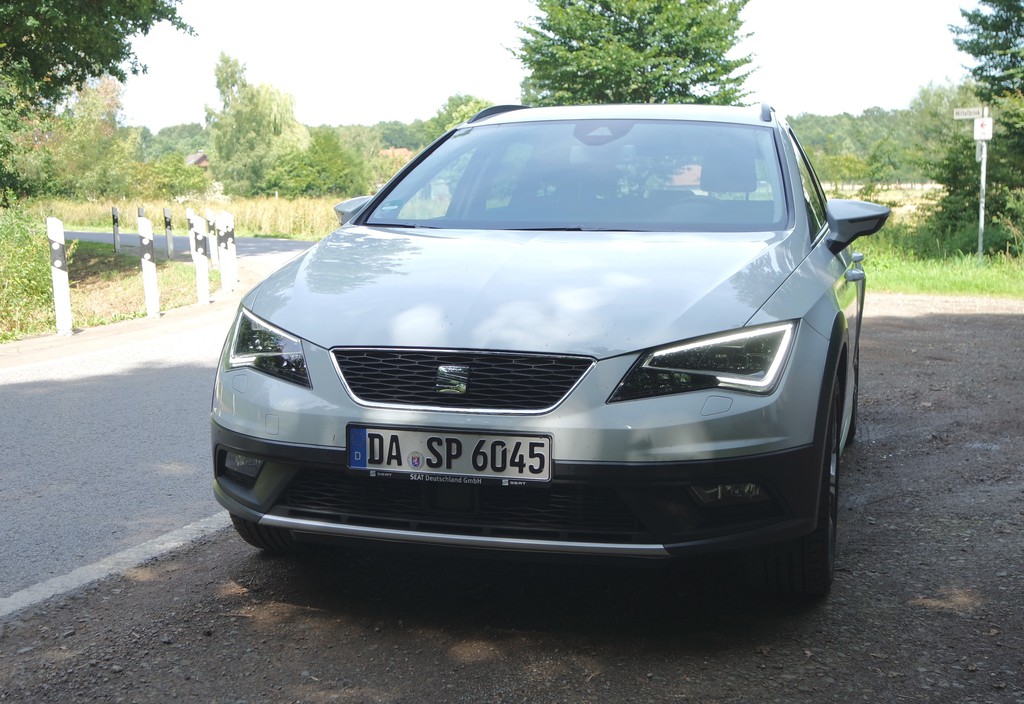 Der Name X-Perience steht außerdem für die Fähigkeit, sich auch abseits des Aspalts angemessen zu bewegen. Dieser Leon beherrscht also den Paso Doble, den tänzerischen Kampf um Straße und Feldweg.