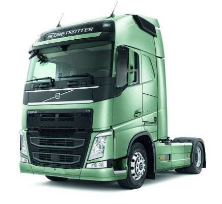 Volvo bringt den Schwerlast-Lkw FH als Limited Edition „Triple-Sieger” heraus. Die Ausstattung berücksichtigt die Wünsche von 50 jungen Testfahrern, die im Rahmen des „Young Professionals Truck Awards 2015“ den FH in allen drei ausgeblobten Kategorien zum Sieger gekürt haben.
