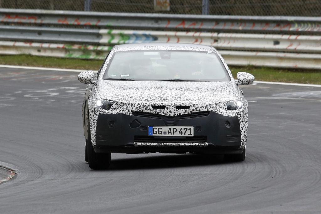 Opel Insignia 2017 bei Abstimmungsfahrten auf dem Nürburgring