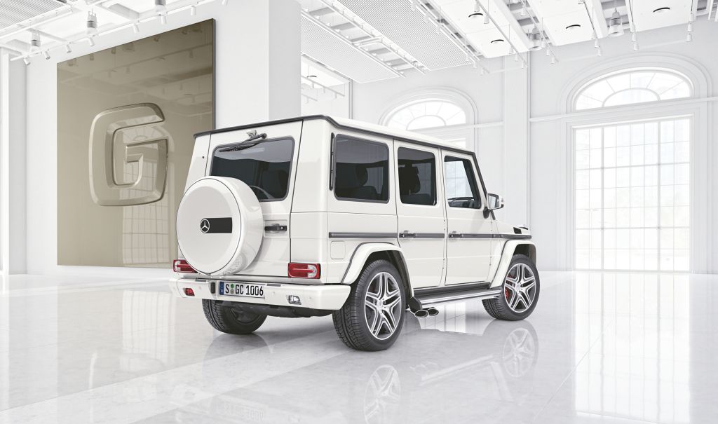 Mercedes-Benz G-Klasse, designo manufaktur, Interieur zweifarbig schwarz/rot mit roten Ziernähten