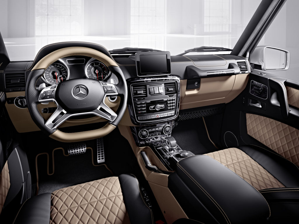 Mercedes-Benz G-Klasse, designo manufaktur, Interieur zweifarbig schwarz/rot mit roten Ziernähten