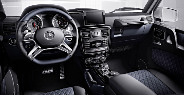 Mercedes-Benz G-Klasse, designo manufaktur, Interieur zweifarbig schwarz/rot mit roten Ziernähten