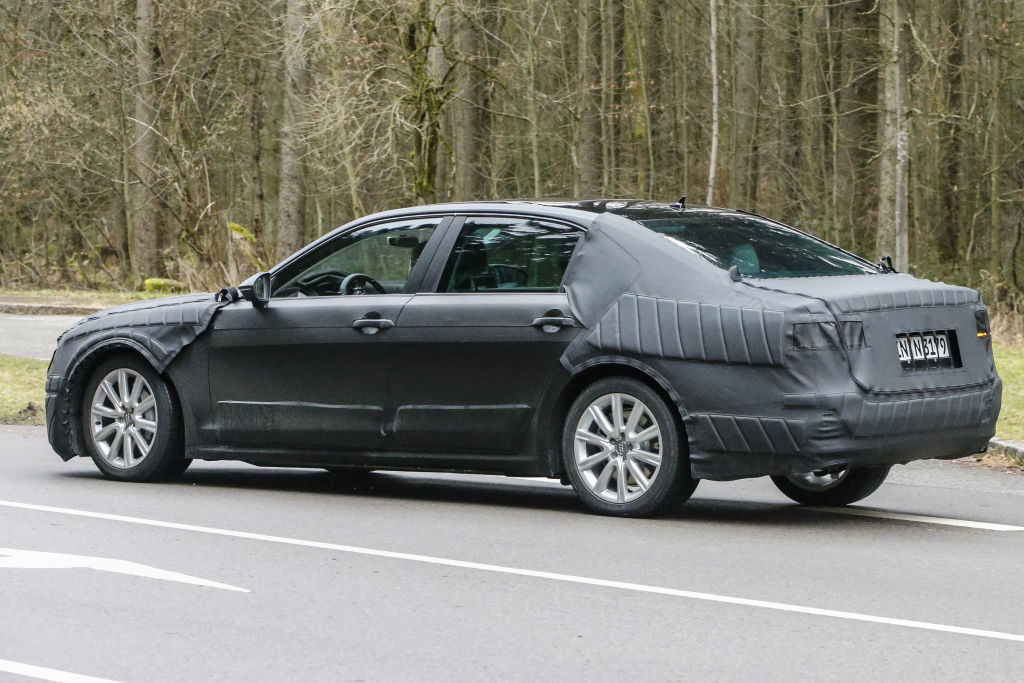 VW C Coupe GTE Erlkönig: Der neue Phaeton 2019