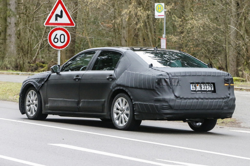 VW C Coupe GTE Erlkönig: Der neue Phaeton 2019