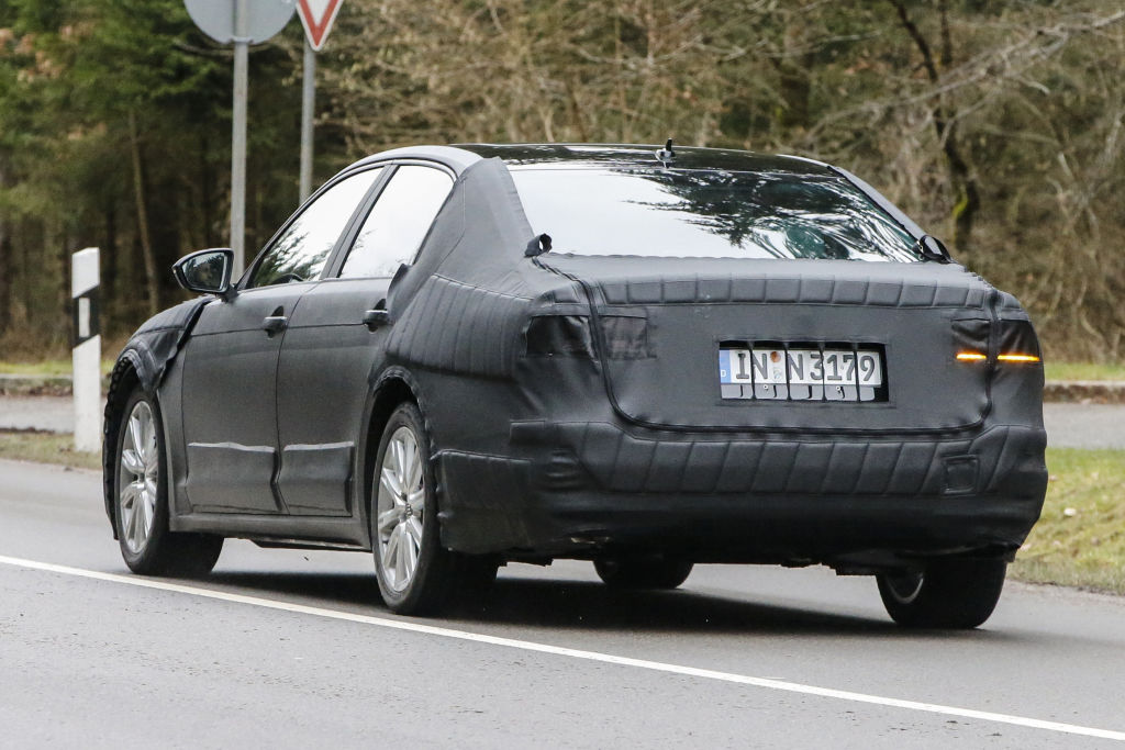 VW C Coupe GTE Erlkönig: Der neue Phaeton 2019