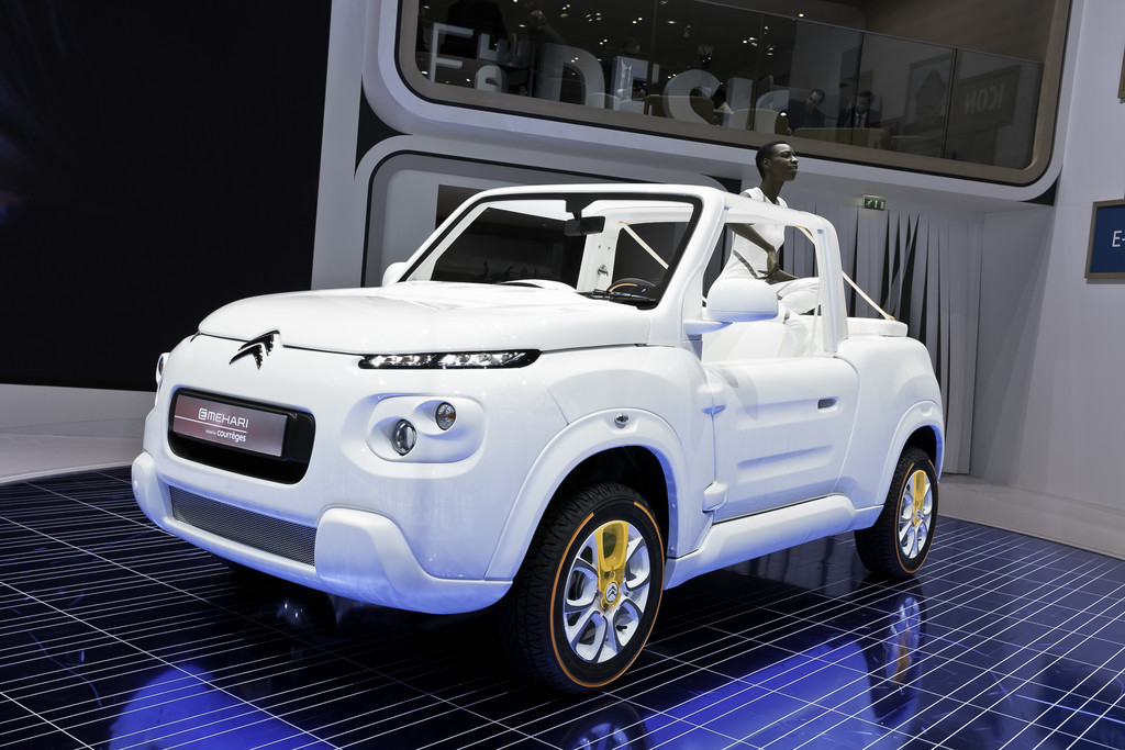 Citroen E-Méhari styled by Courrèges.