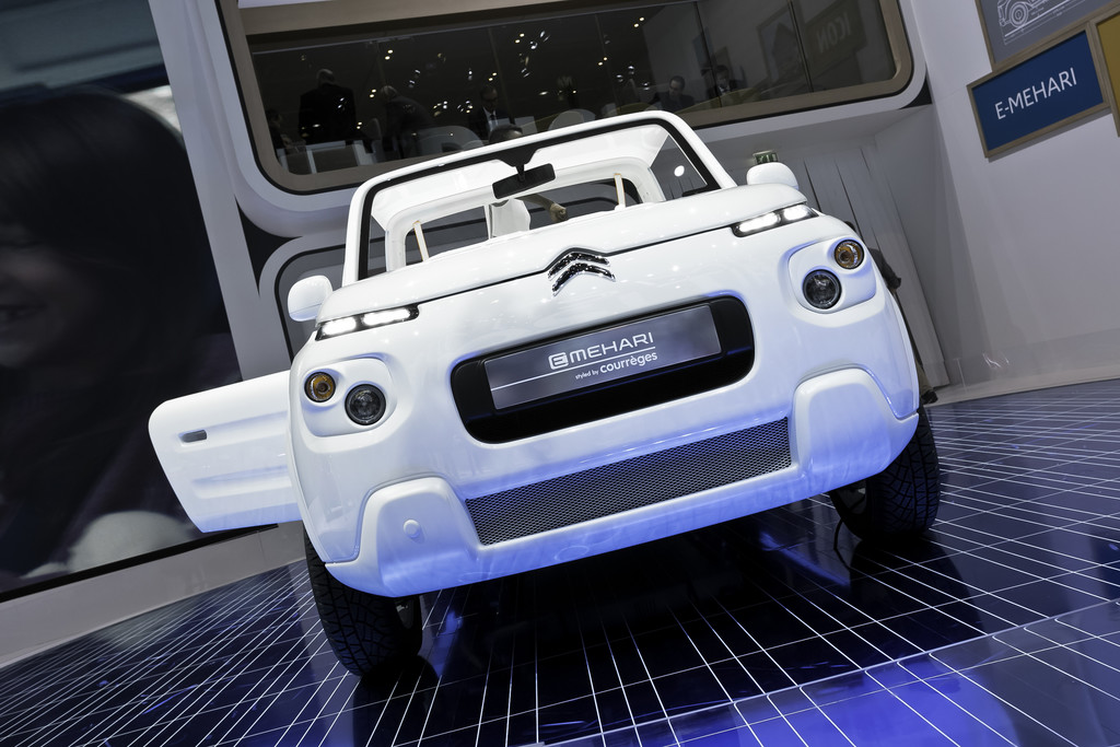 Citroen E-Méhari styled by Courrèges.