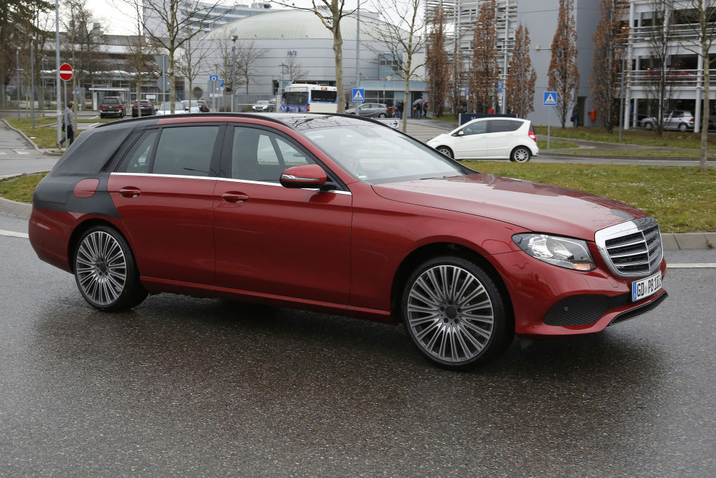 Kaum getarnt: Mercedes-Benz E-Klasse T-Modell S 213