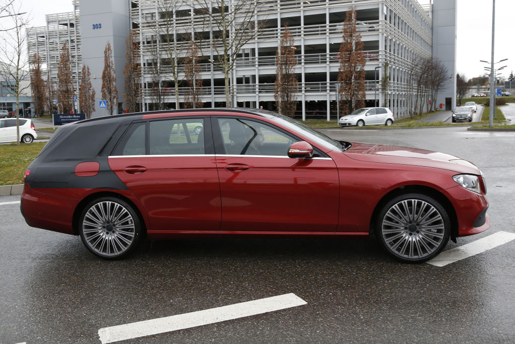 Kaum getarnt: Mercedes-Benz E-Klasse T-Modell S 213