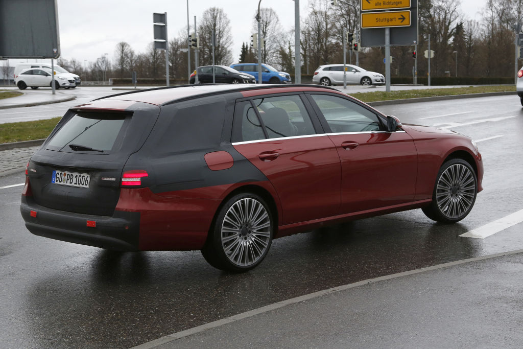 Kaum getarnt: Mercedes-Benz E-Klasse T-Modell S 213