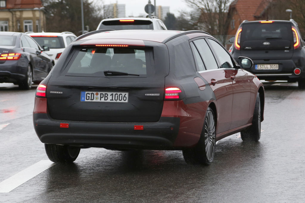 Kaum getarnt: Mercedes-Benz E-Klasse T-Modell S 213