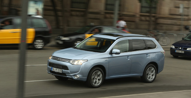 Der Mitsubishi Outlander Plug-in-Hybrid ist der erste Twinmotor-Selbstlade-SUV eines Volumen-Herstellers.