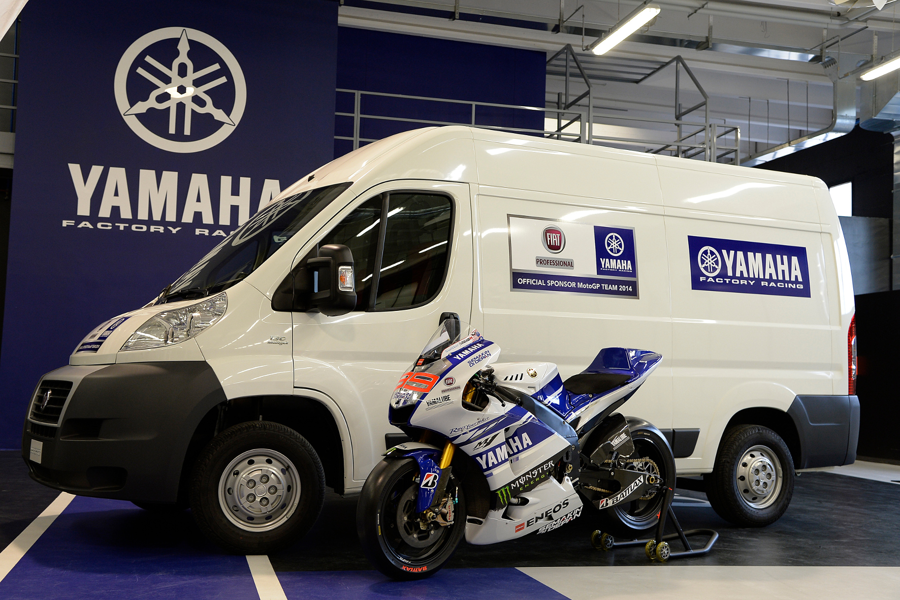 Fiat Professional ist mit dem Großraum-Transporter Ducato (Foto) und dem Pick-up Fullback bei jedem WM-Lauf der Motocross-Weltmeisterschaft dabei.