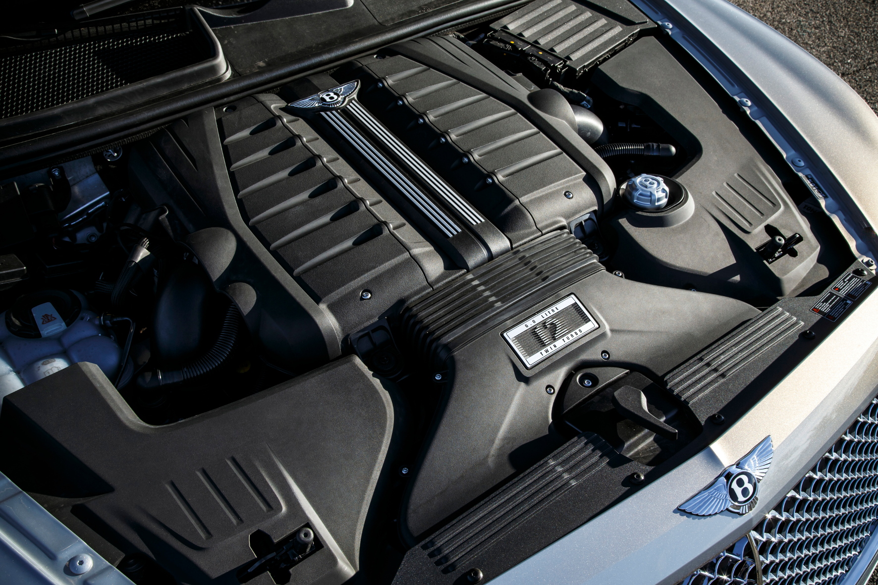 Kraftwerk: Das 6,0-Biturbo-W12-Aggregat des Bentley Bentayga leistet 608 PS und 900 Nm maximales Drehmoment.