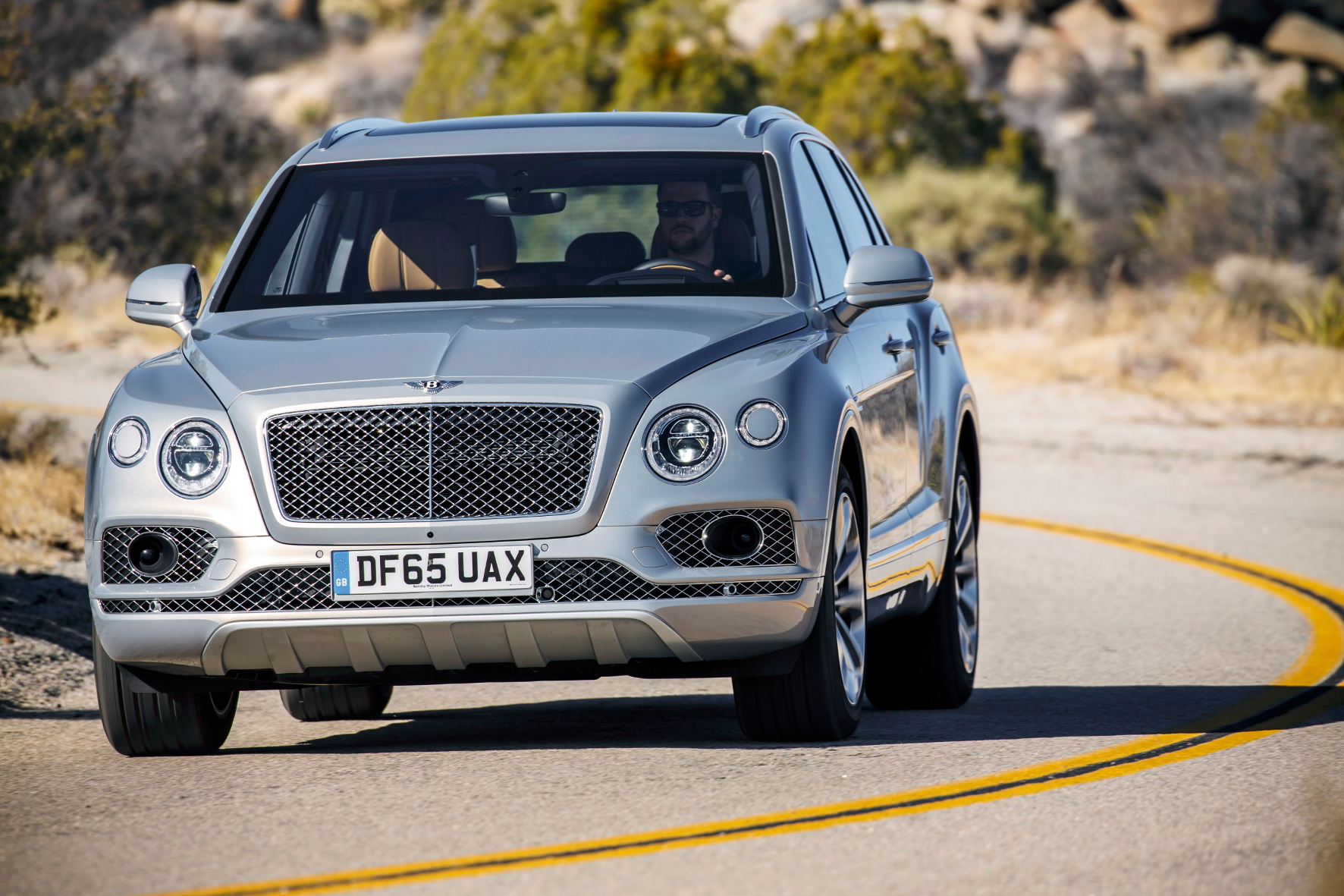 Sportwagen-Werte: Der Bentley Bentayga sprintet in 4,1 Sekunden auf Tempo 100 und erreicht 301 km/h Spitze.