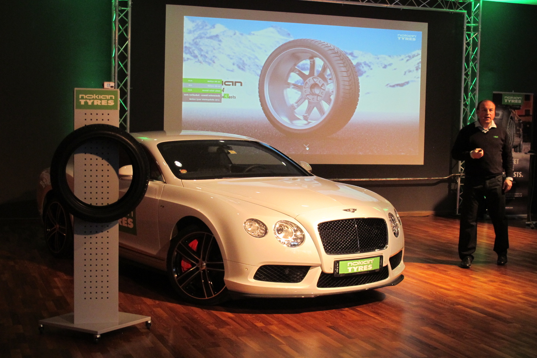 Neuer Winterreifen vom nördlichsten Reifenhersteller der Welt: Nokian präsentiert den WR A4 für leistungsstarke Fahrzeuge.