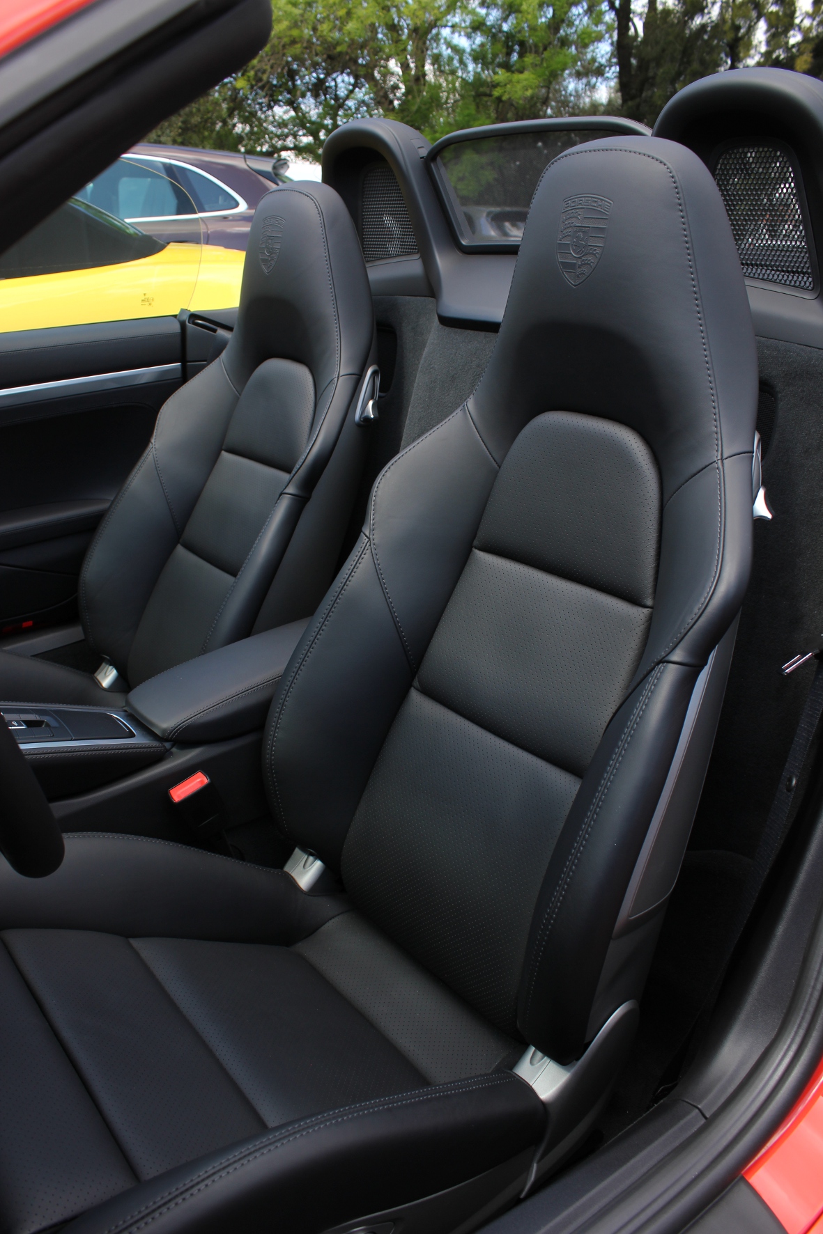 Die Sitze des Porsche Boxster passen bei fast jedem wie angegossen, gleich welche Ausführung.