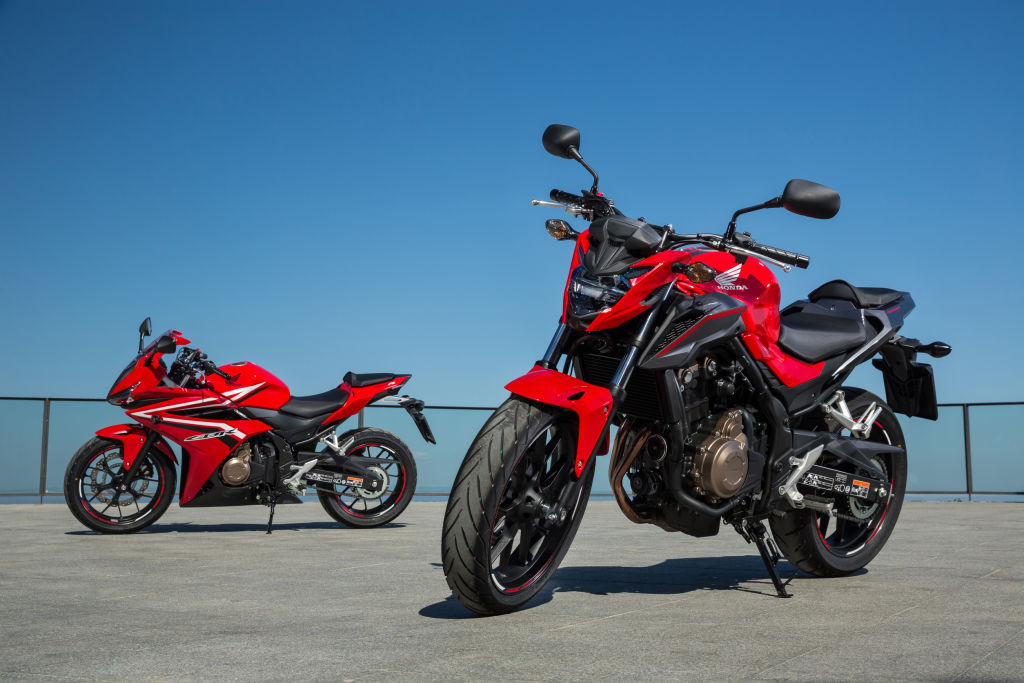 Honda CB 500 F (r.) und CBR 500 R (links)