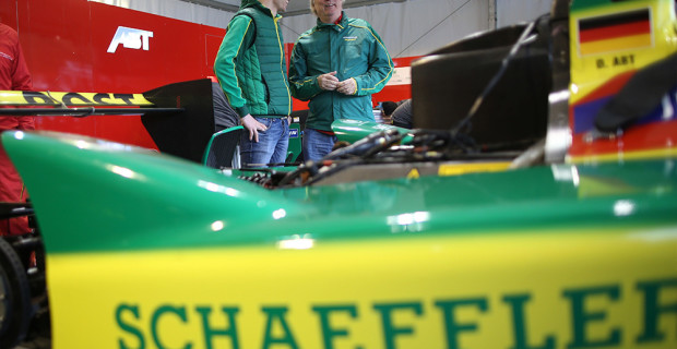 Schaeffler-Technikvorstand Prof. Peter Gutzmer (r.) und Dr. Simon Opel